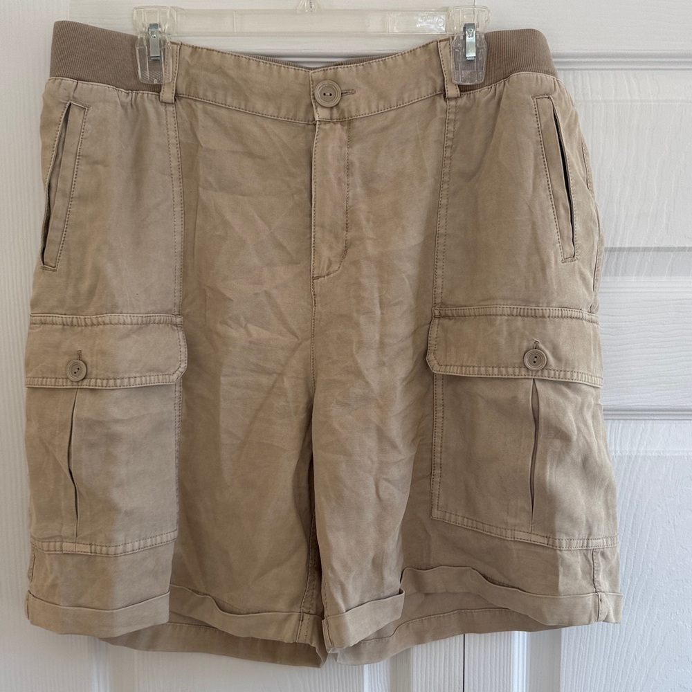 Soft Surroundings Tan Cargo Shorts Size XL Pockets Summer Travel
